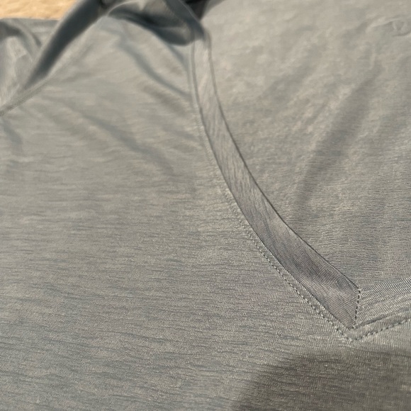 Lululemon V Neck T - Picture 4 of 4